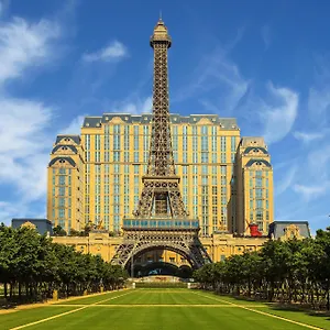 The Parisian Makau